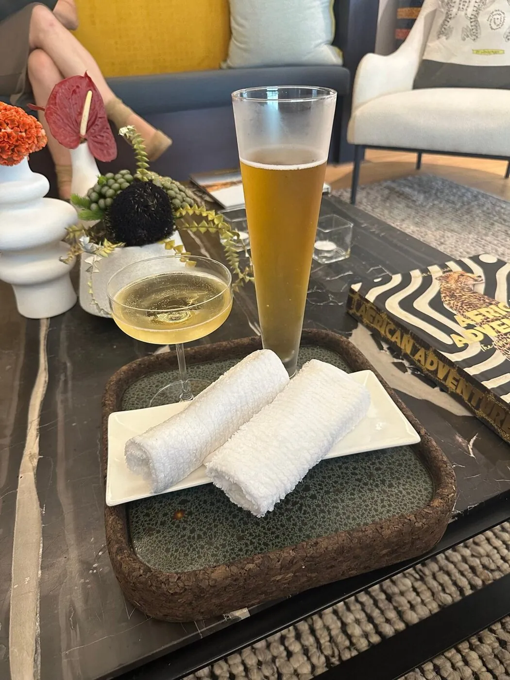 Poolside drinks and cool towels